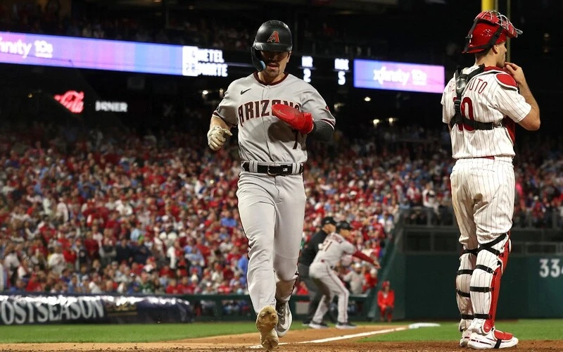 Corbin Carroll #7 of the Arizona Diamondbacks scores a run in the fifth inning against the Philadelphia Phillies during Game Six of the Championship Series at Citizens Bank Park. The Diamondbacks vs Phillies Odds are ready for tonight's game.