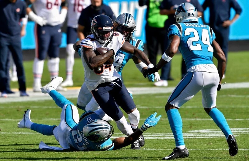 Cordarrelle Patterson #84 of the Chicago Bears runs with the ball in the third quarter against the Carolina Panthers at Bank of America Stadium on October 18, 2020 in Charlotte, North Carolina. The Panthers vs Bears Week 10 Odds are set.